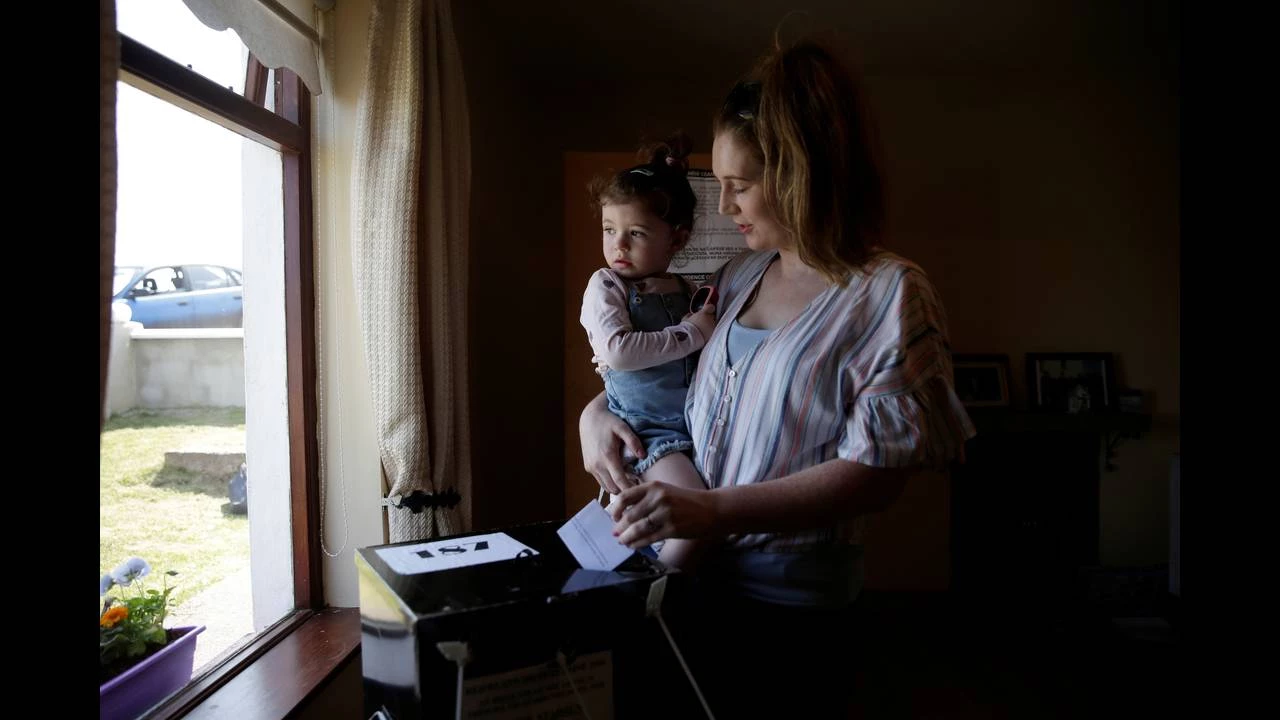 Δημοψήφισμα στην Ιρλανδία: Υπέρ των αμβλώσεων το 68%